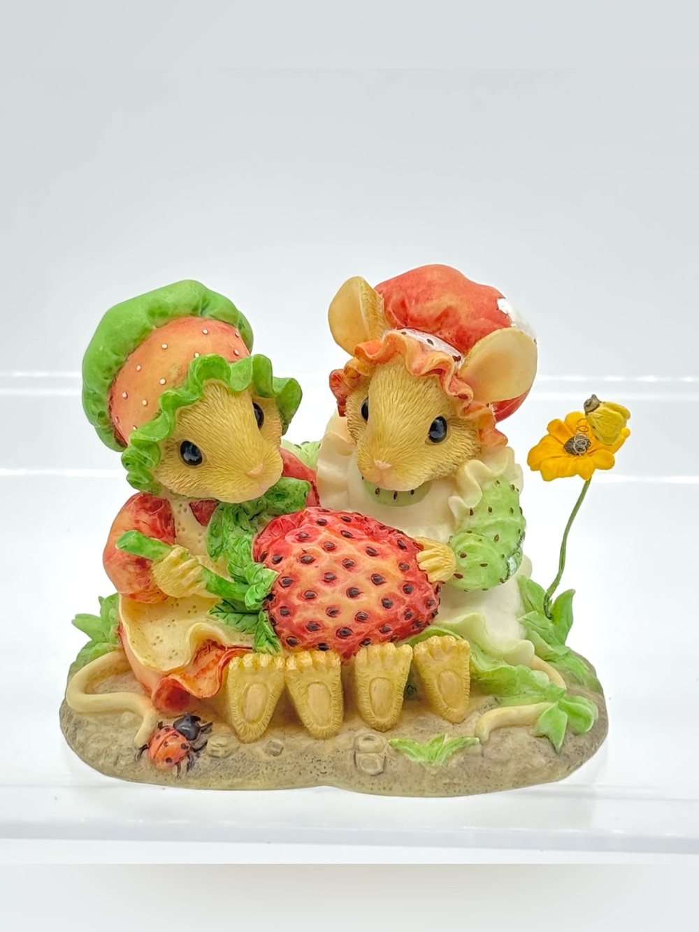 Vintage 1997 Strawberry Shortcake Priscillas Mouse Tales Hillman 90s Cottagecore